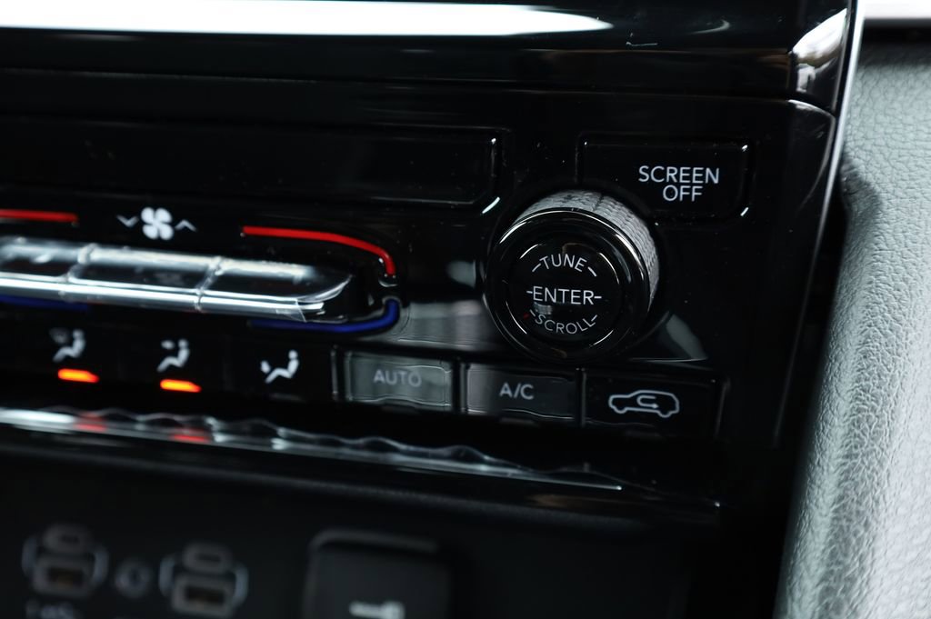 Used 2025 Jeep Grand Cherokee Laredo X w/ Trailer Tow Package image 29