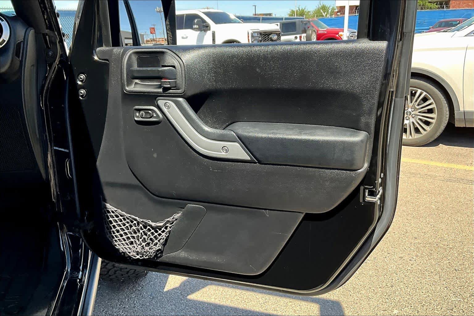 Used 2016 Jeep Wrangler Unlimited Rubicon w/ Connectivity Group image 22