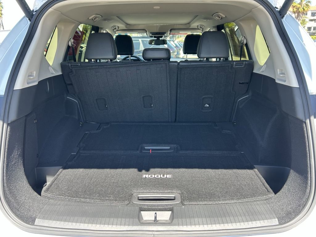 Used 2025 Nissan Rogue SL w/ SL Premium Package image 12