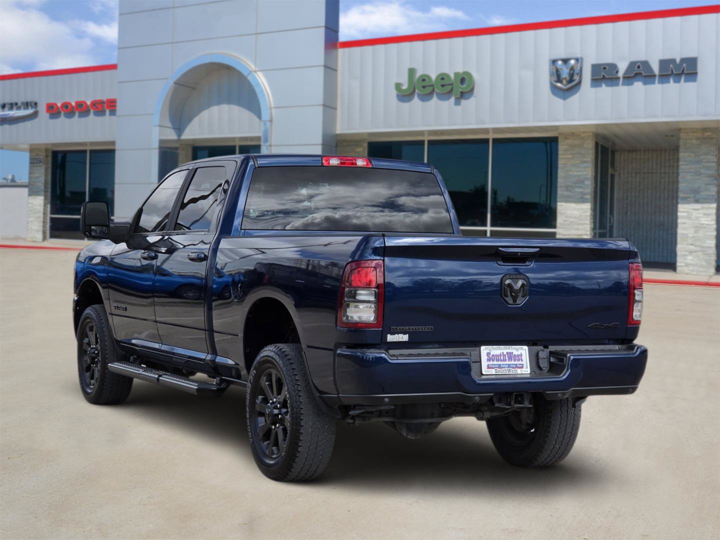 Used 2024 RAM 2500 Big Horn w/ Night Edition AWD/4WD image 4