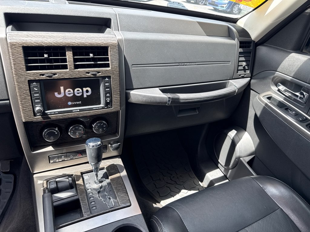 Used 2011 Jeep Liberty Limited w/ Comfort/Convenience Group AWD/4WD image 14