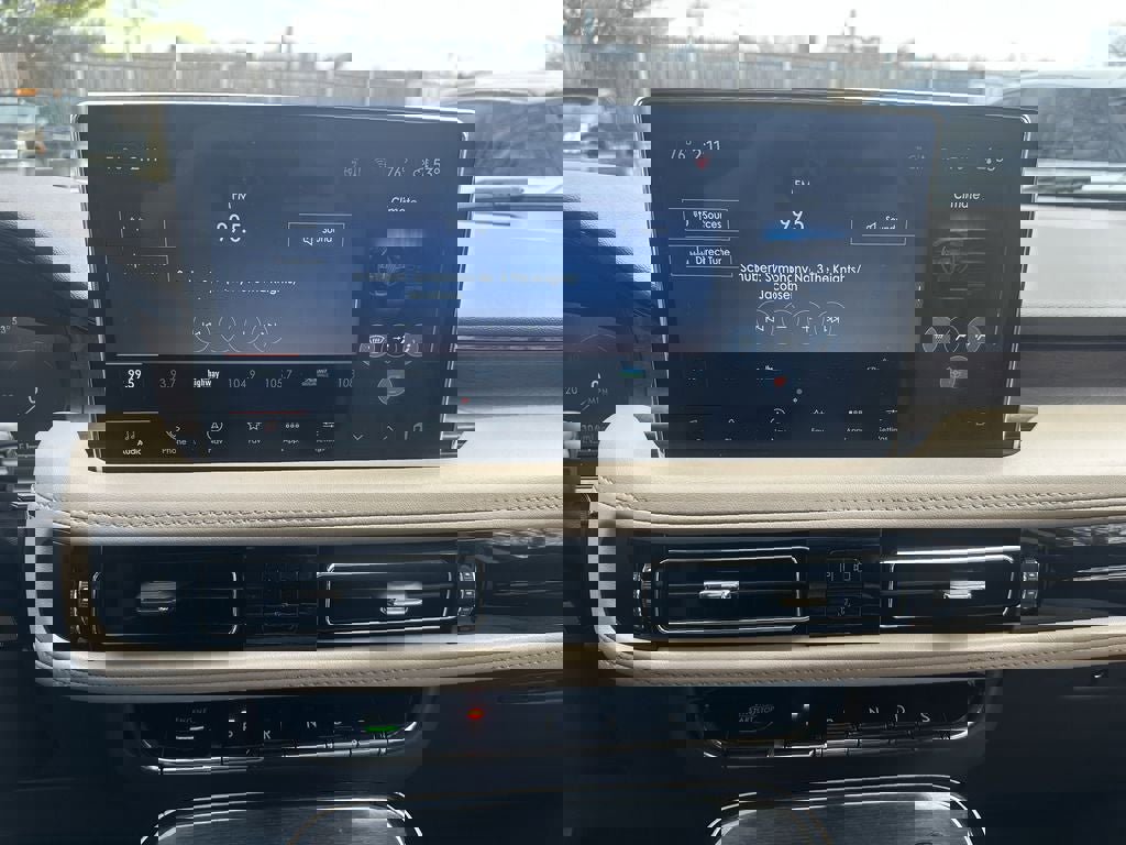 Used 2023 Lincoln Nautilus Reserve image 16