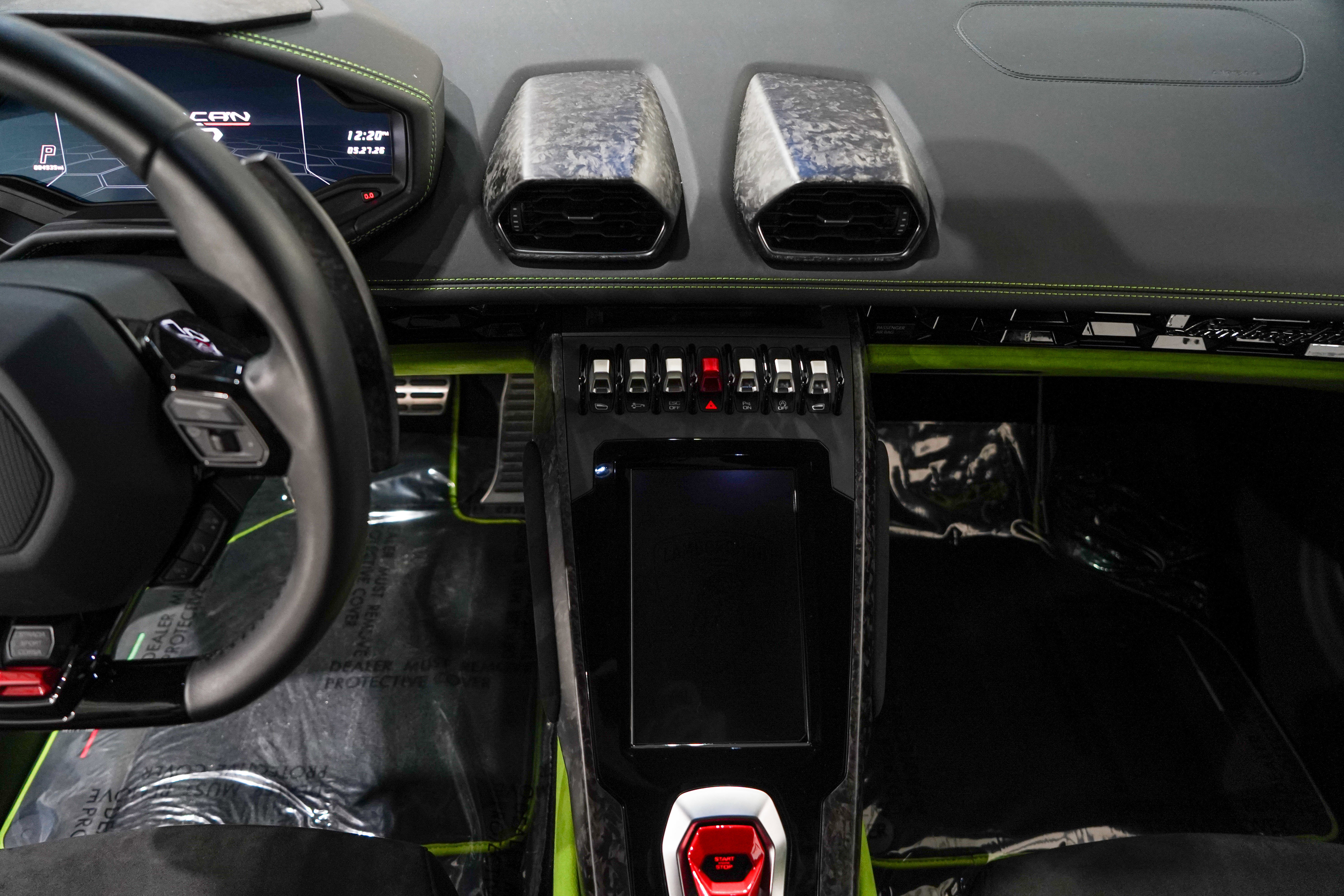 Used 2022 Lamborghini Huracan EVO RWD image 11