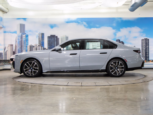 Used 2026 BMW 740i xDrive AWD/4WD image 6