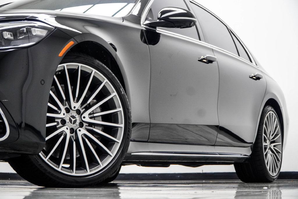 Used 2023 Mercedes-Benz S 500 4MATIC w/ AMG Line image 4