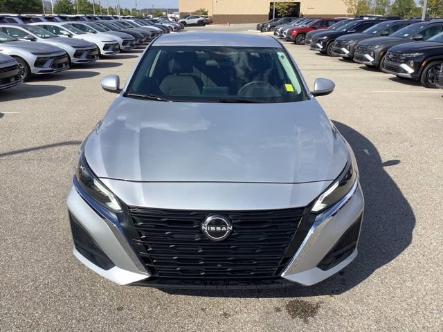 Used 2023 Nissan Altima 2.5 SV image 2