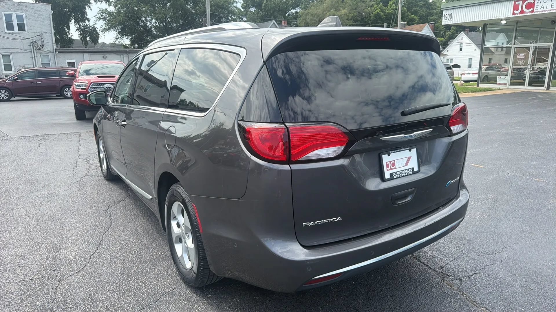 Used 2017 Chrysler Pacifica Platinum FWD image 7
