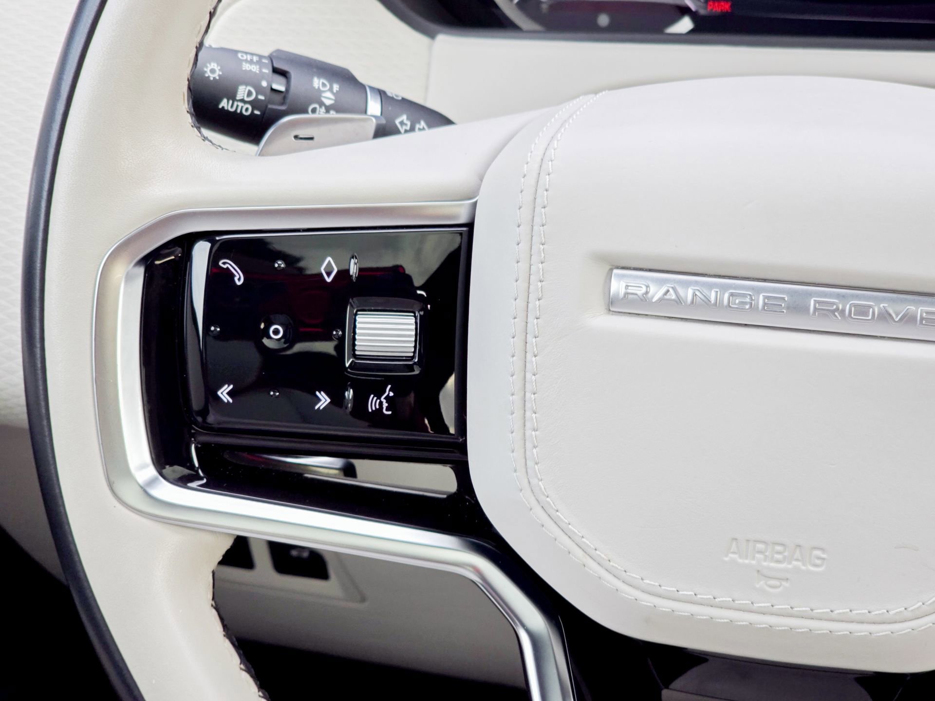Used 2023 Land Rover Range Rover Velar R-Dynamic S image 40