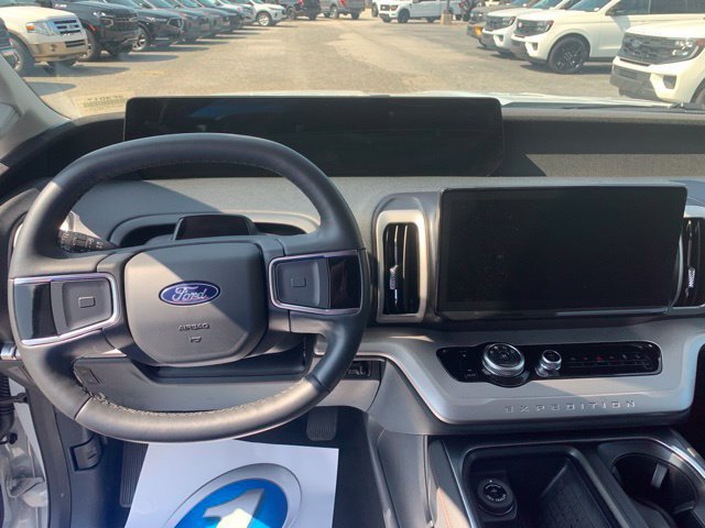 Used 2025 Ford Expedition Max Active AWD/4WD image 12