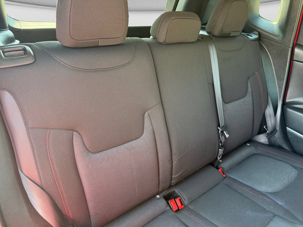 Used 2016 Jeep Renegade Trailhawk AWD/4WD image 16