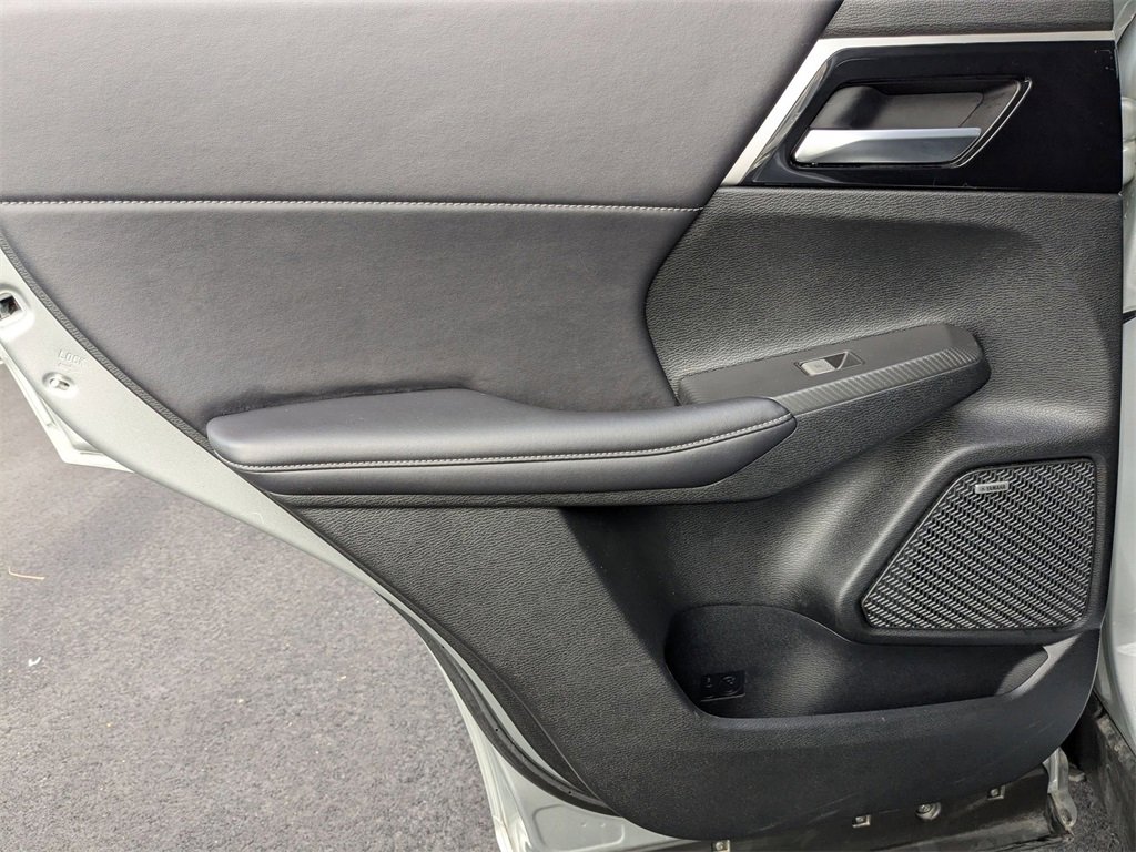 Used 2025 Mitsubishi Outlander SE image 27
