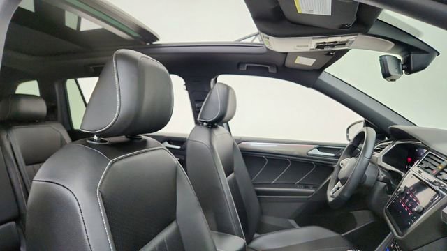 Used 2023 Volkswagen Tiguan SE R-Line image 21