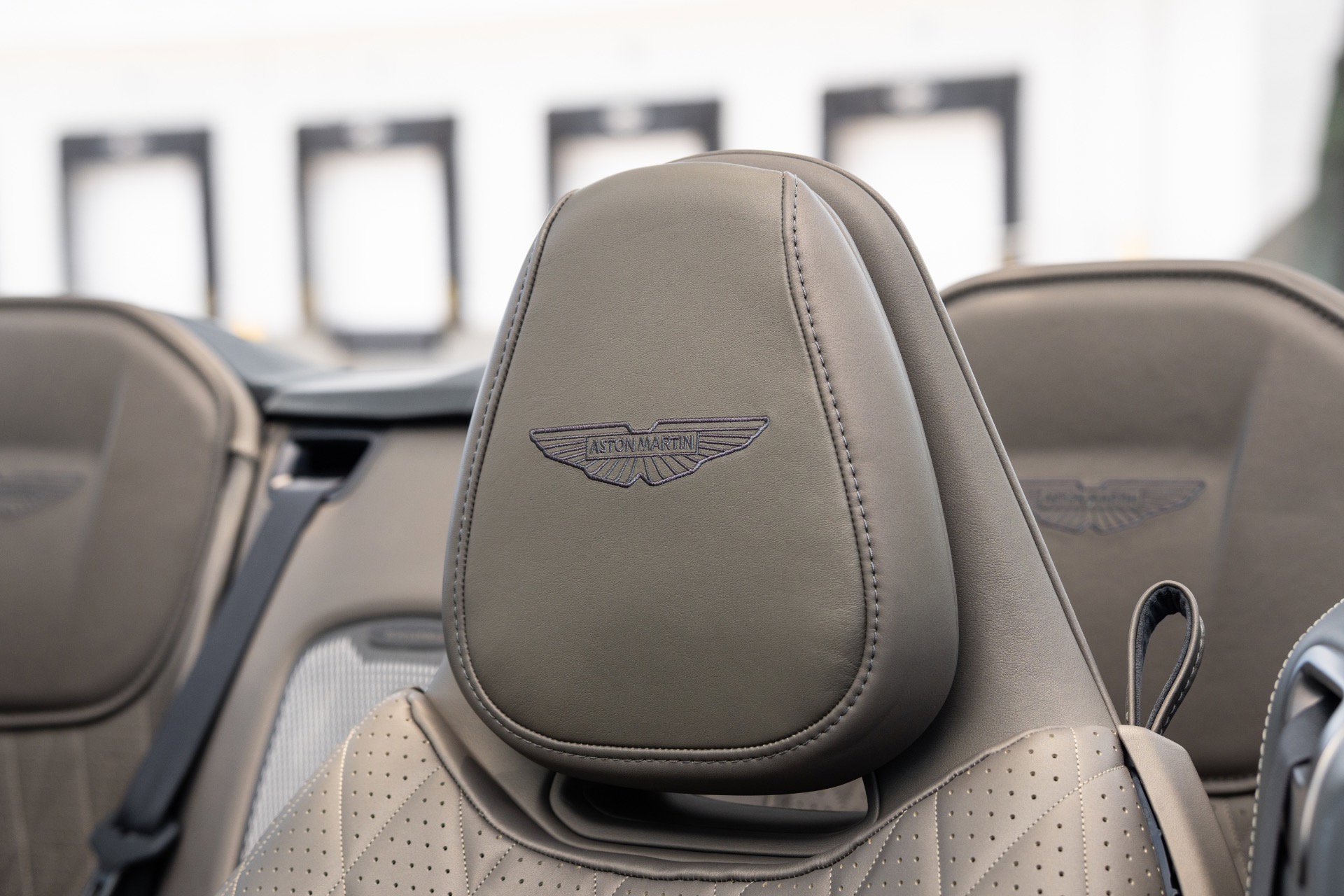 Used 2024 Aston Martin DB12 Convertible RWD image 40