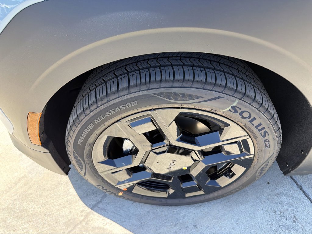 New 2027 Kia EV3 Wind FWD image 20
