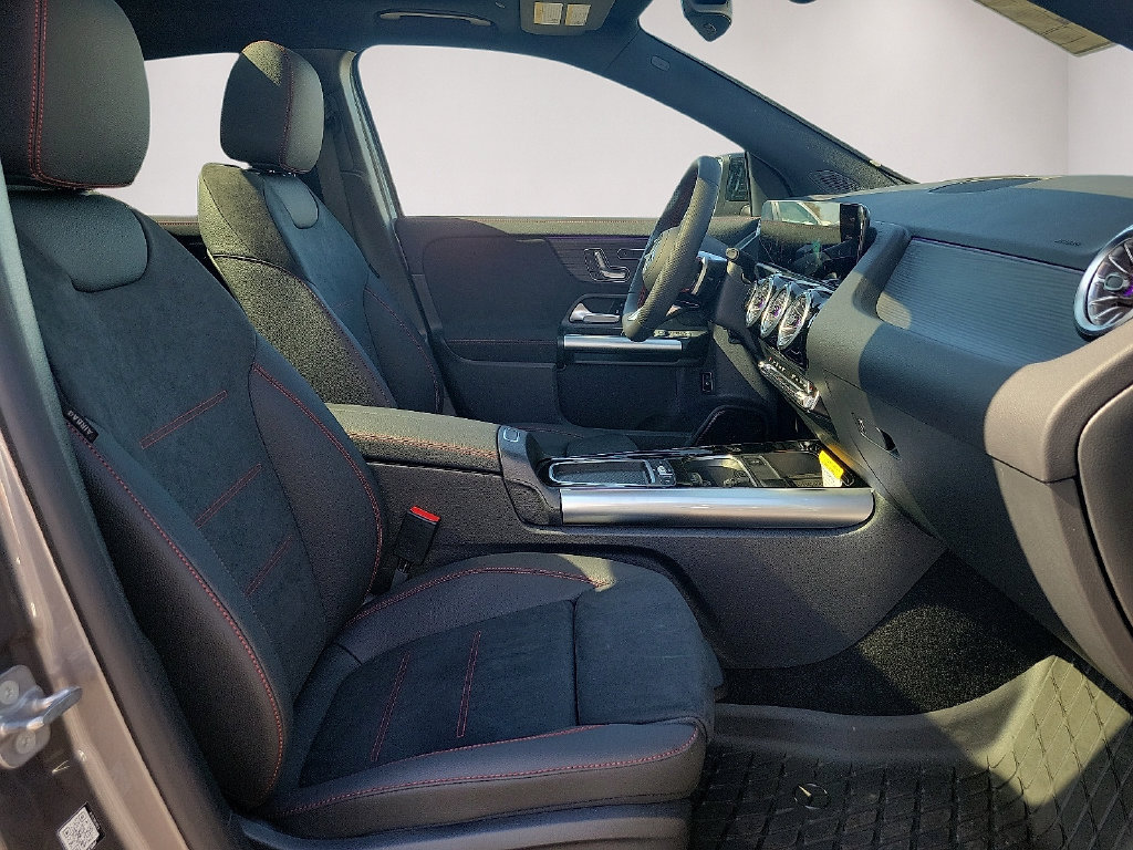 Used 2025 Mercedes-Benz GLA 250 image 16