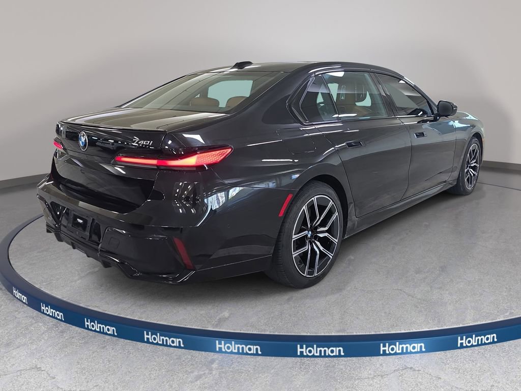 Used 2023 BMW 740i image 7