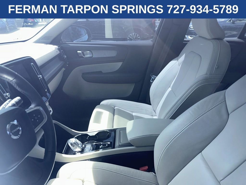 Used 2022 Volvo XC40 T4 Inscription image 8