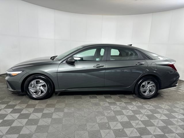 Certified 2025 Hyundai Elantra SE w/ Cargo Package image 6