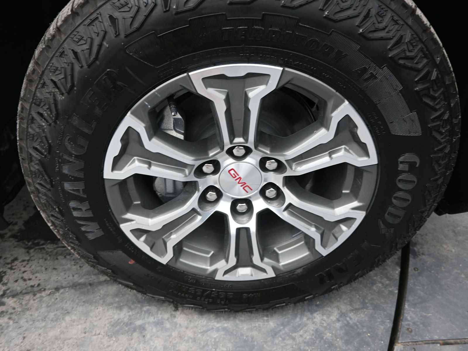 New 2026 GMC Sierra 1500 SLE image 28