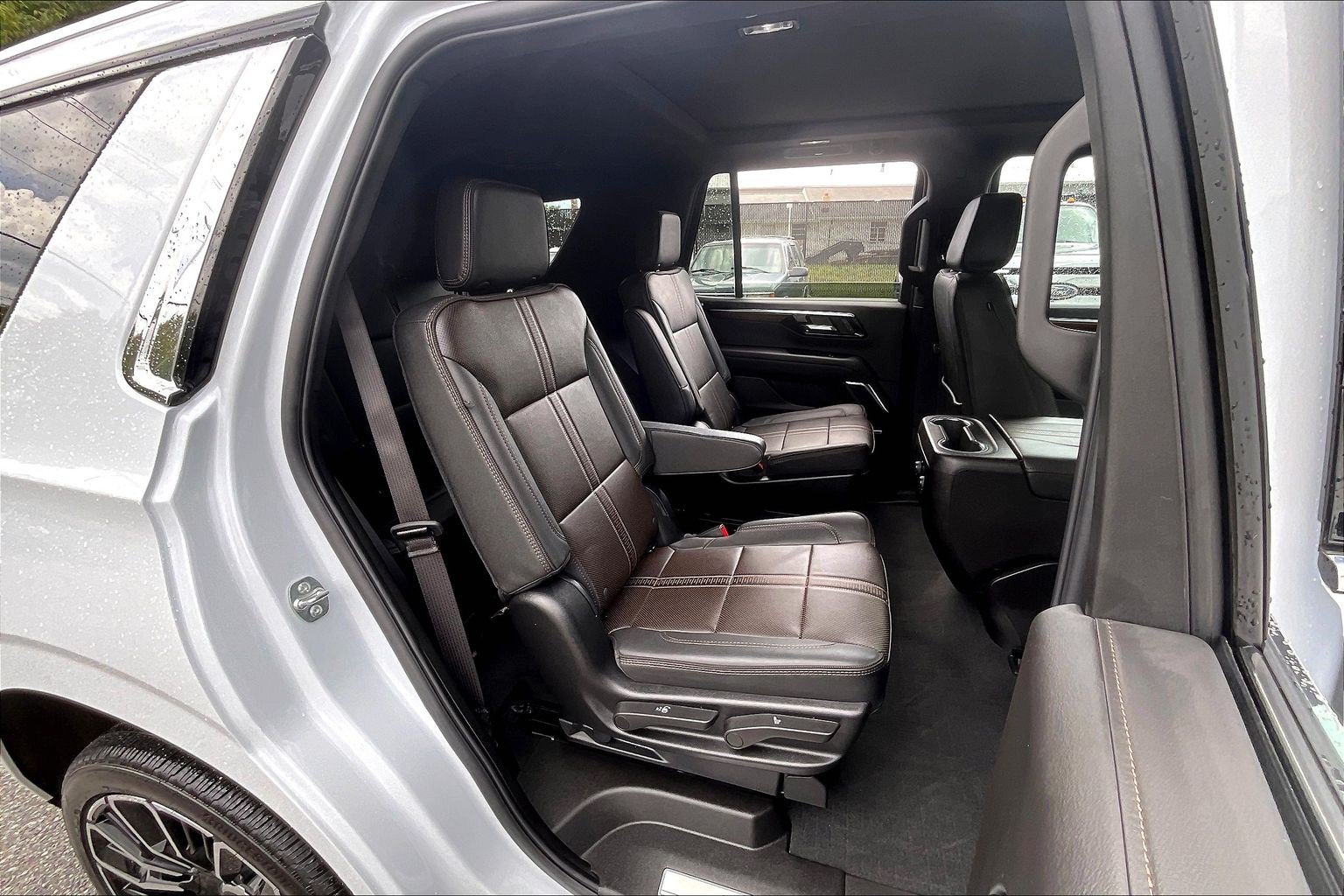 Used 2026 Chevrolet Tahoe High Country AWD/4WD image 31