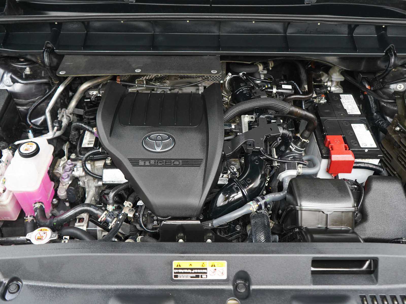 Used 2024 Toyota Highlander LE FWD image 31