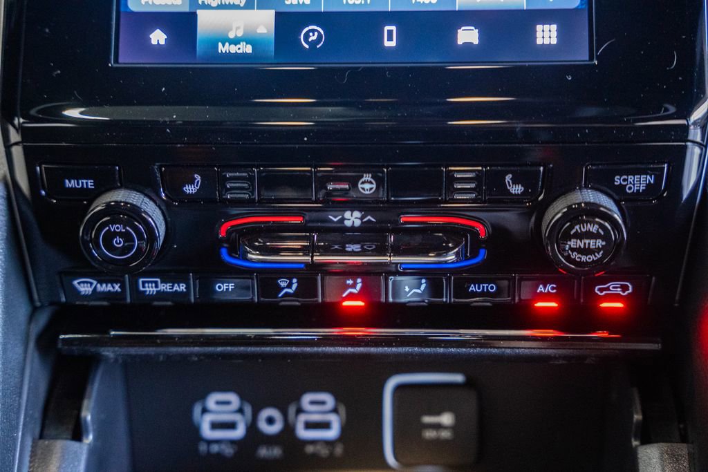 New 2025 Jeep Grand Cherokee Laredo X w/ Luxury Tech Group I image 23