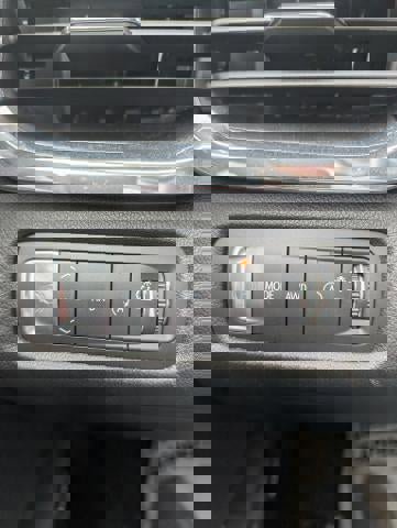 Used 2025 GMC Acadia Elevation image 18