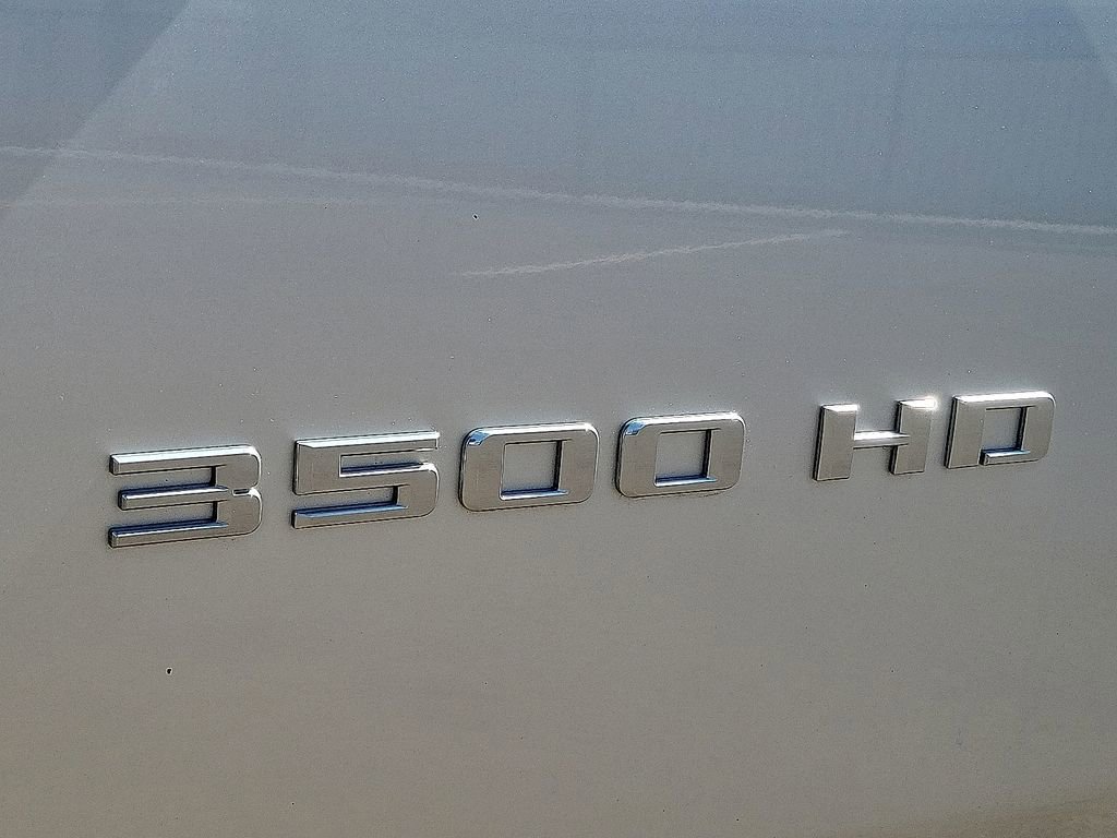 Used 2022 Chevrolet Silverado 3500 LTZ w/ LTZ Convenience Package AWD/4WD image 9