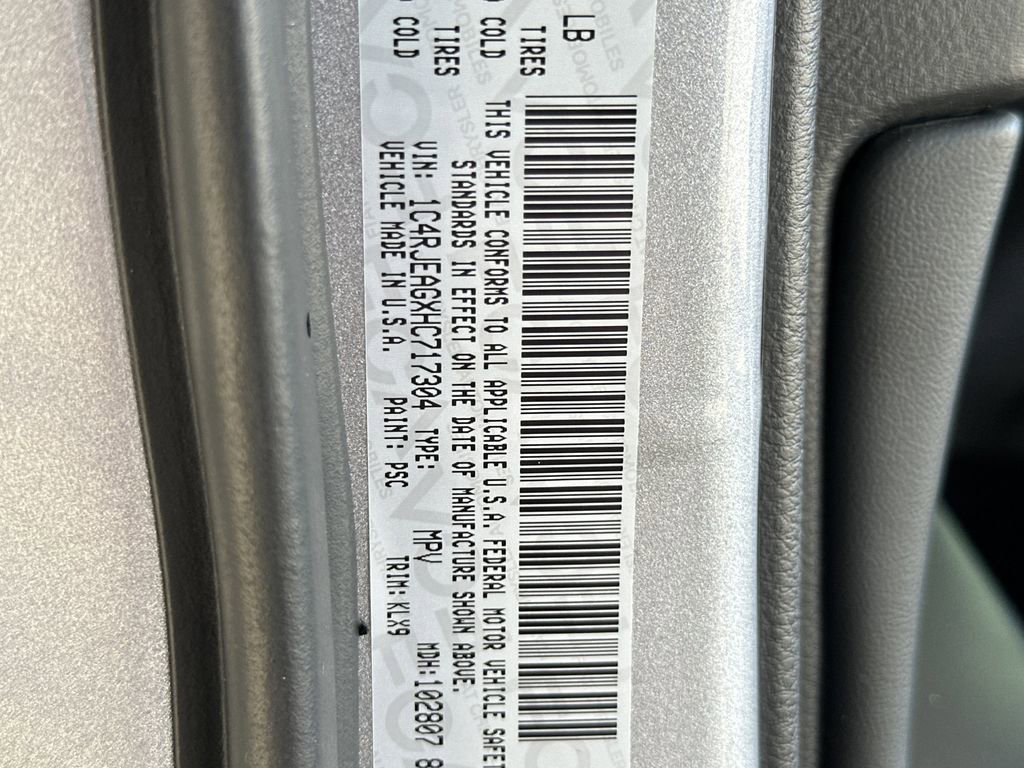 Used 2017 Jeep Grand Cherokee Altitude image 39