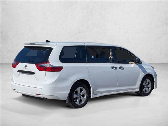 Used 2020 Toyota Sienna L image 5