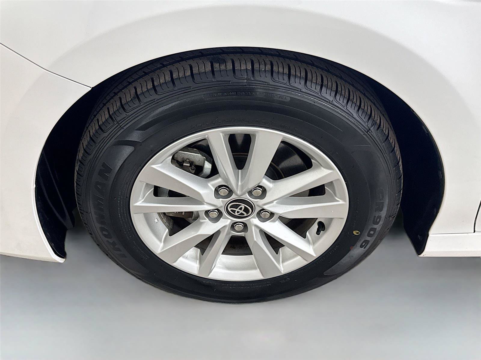 Used 2025 Toyota Camry LE w/ Convenience Package FWD image 28