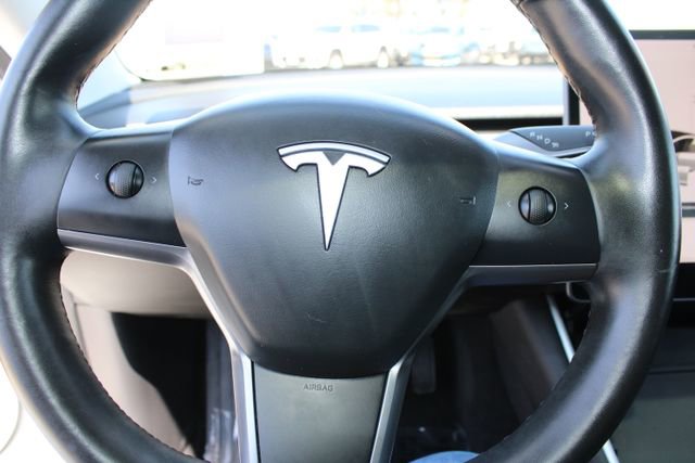 Used 2018 Tesla Model 3 Long Range RWD image 13