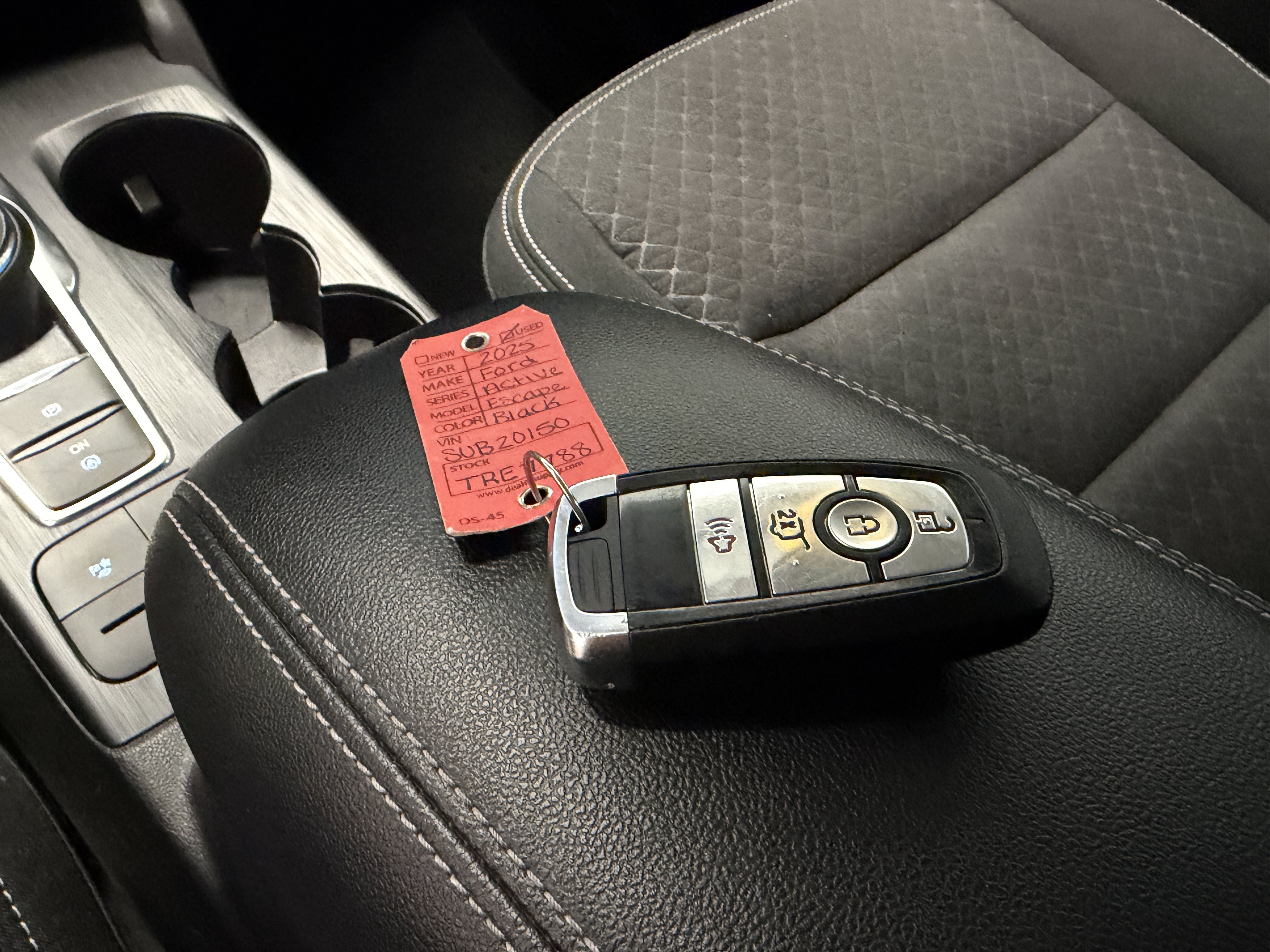 Used 2025 Ford Escape Active AWD/4WD image 12