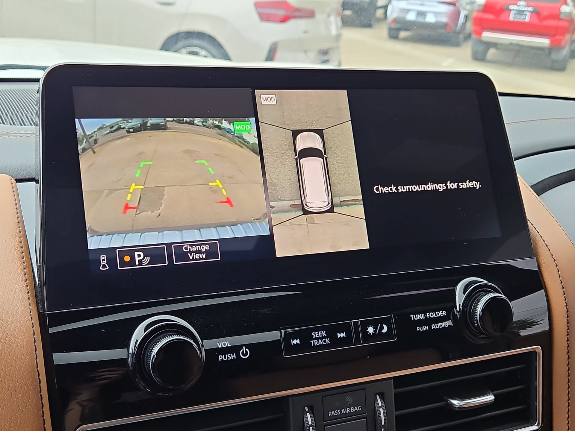 Used 2024 INFINITI QX80 Sensory w/ Cargo Package AWD/4WD image 18
