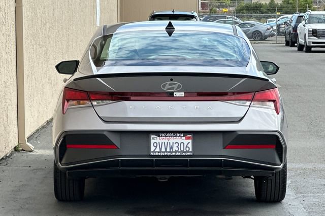 Used 2025 Hyundai Elantra Sport FWD image 7