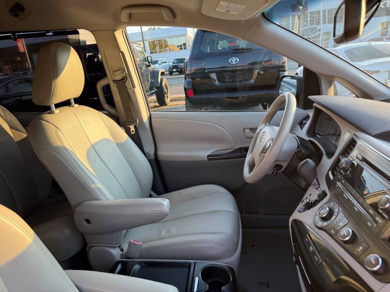 Used 2011 Toyota Sienna LE image 8