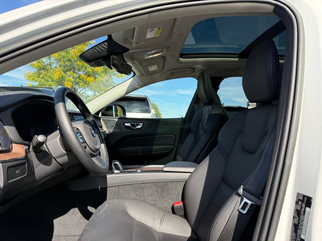 Used 2023 Volvo XC60 B5 Plus image 7