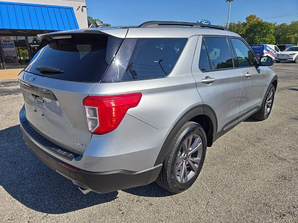 Used 2023 Ford Explorer XLT w/ Equipment Group 202A AWD/4WD image 7