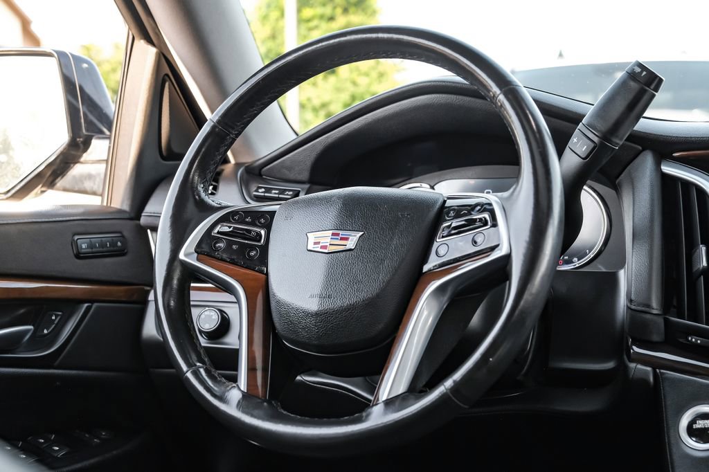 Used 2018 Cadillac Escalade Luxury RWD image 15