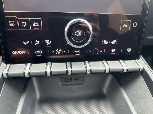 Used 2025 GMC Terrain Elevation image 26