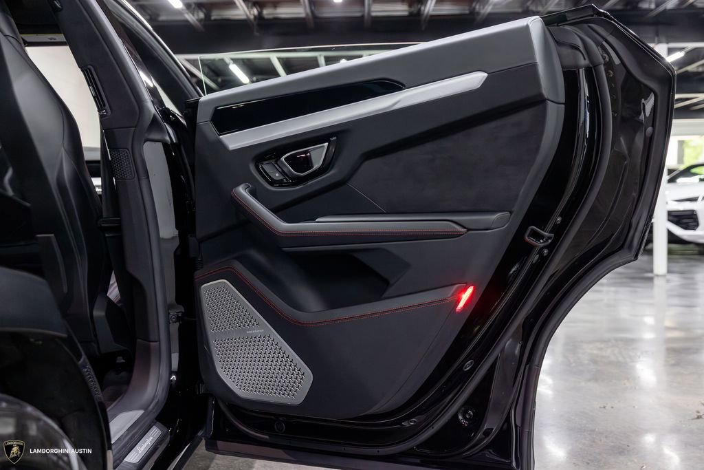 Used 2019 Lamborghini Urus AWD/4WD image 39