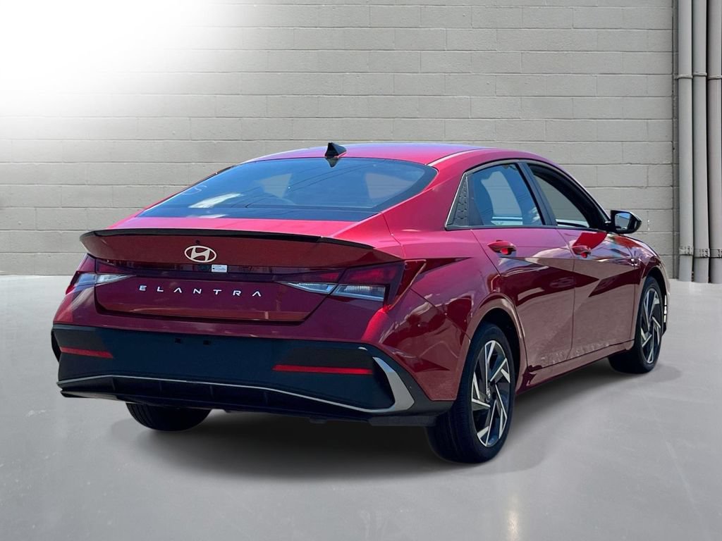 Used 2025 Hyundai Elantra Sport FWD image 6