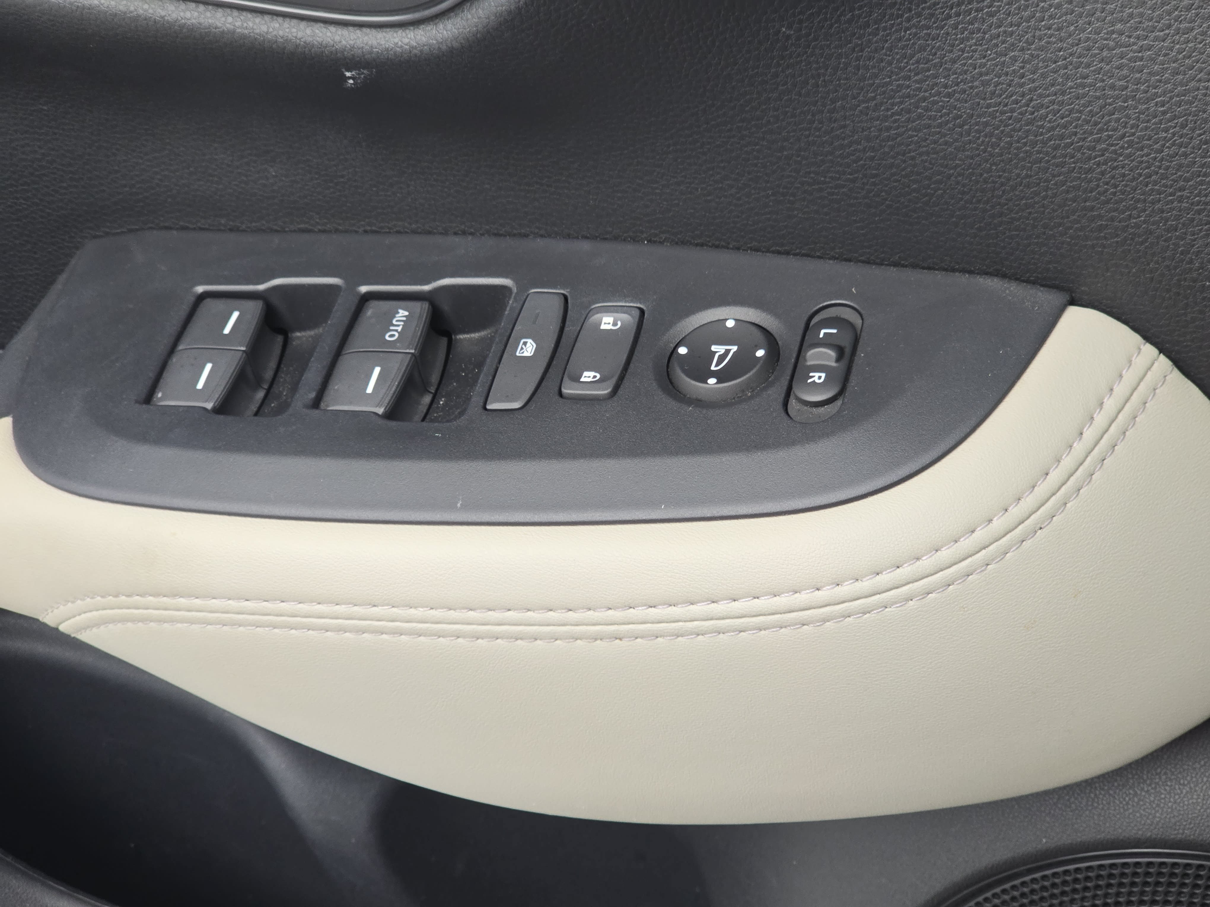 Used 2024 Honda HR-V LX image 25