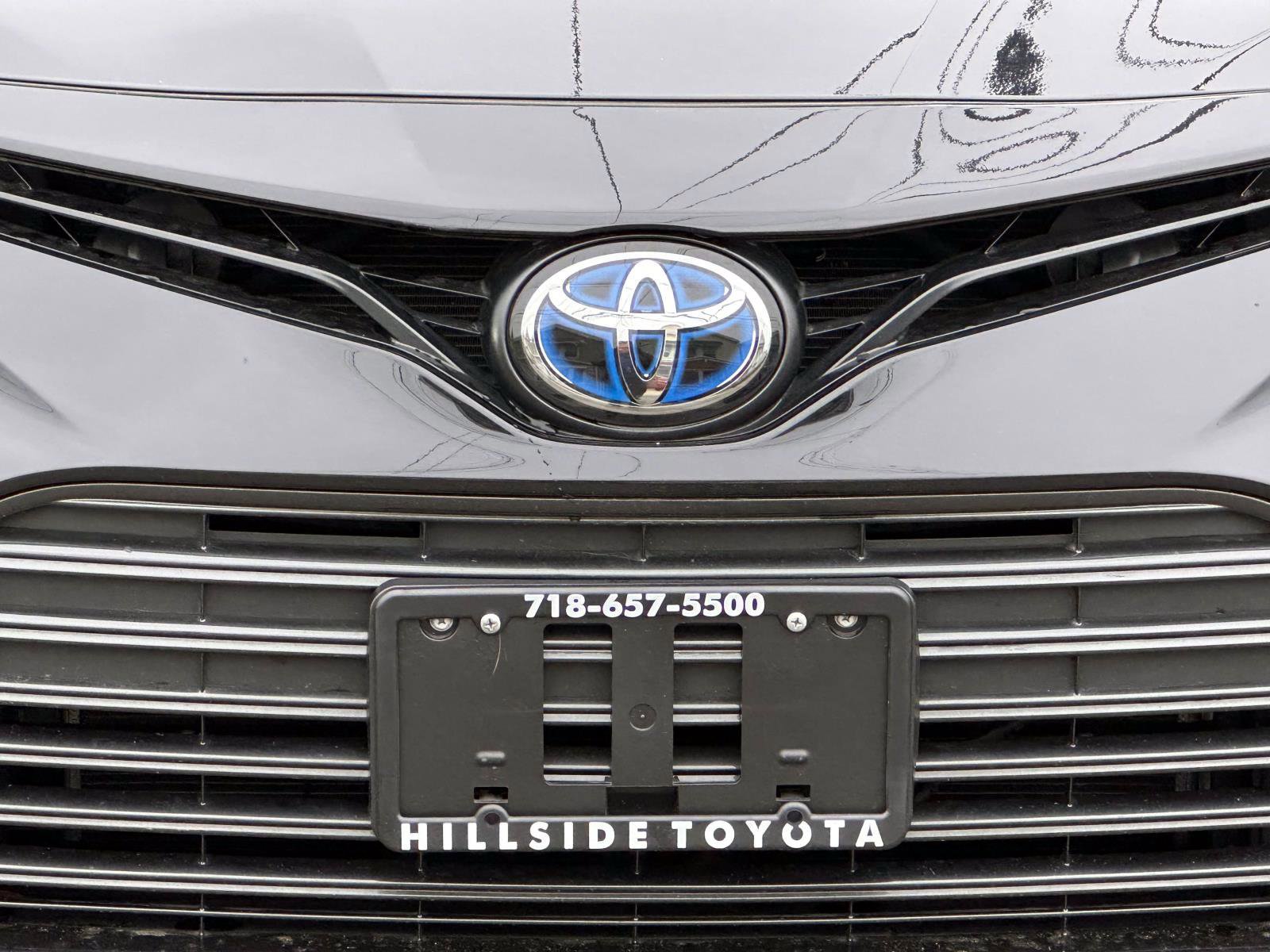 Used 2022 Toyota Camry XLE w/ Navigation Upgrade Package image 8