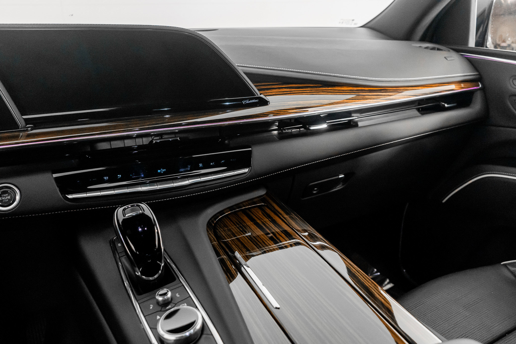 Used 2024 Cadillac Escalade ESV Premium Luxury image 38