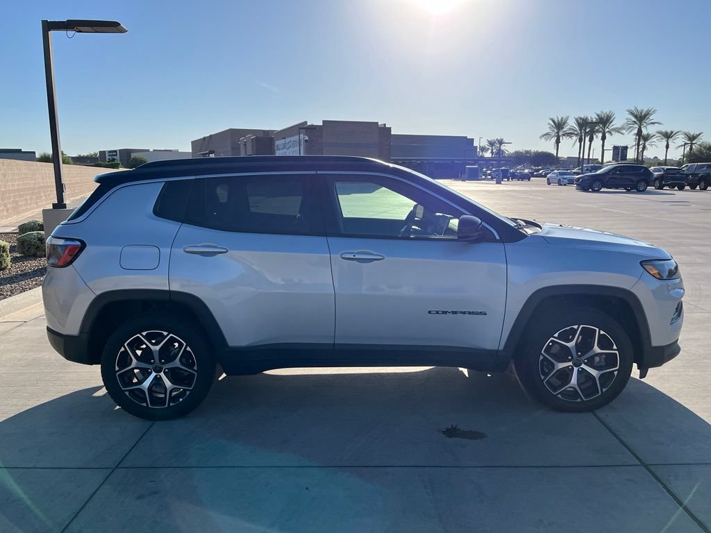 Used 2025 Jeep Compass Limited AWD/4WD image 7
