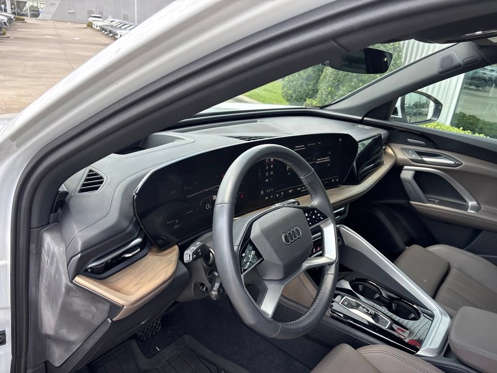 Used 2025 Audi Q5 Premium Plus w/ Premium Plus AWD/4WD image 15