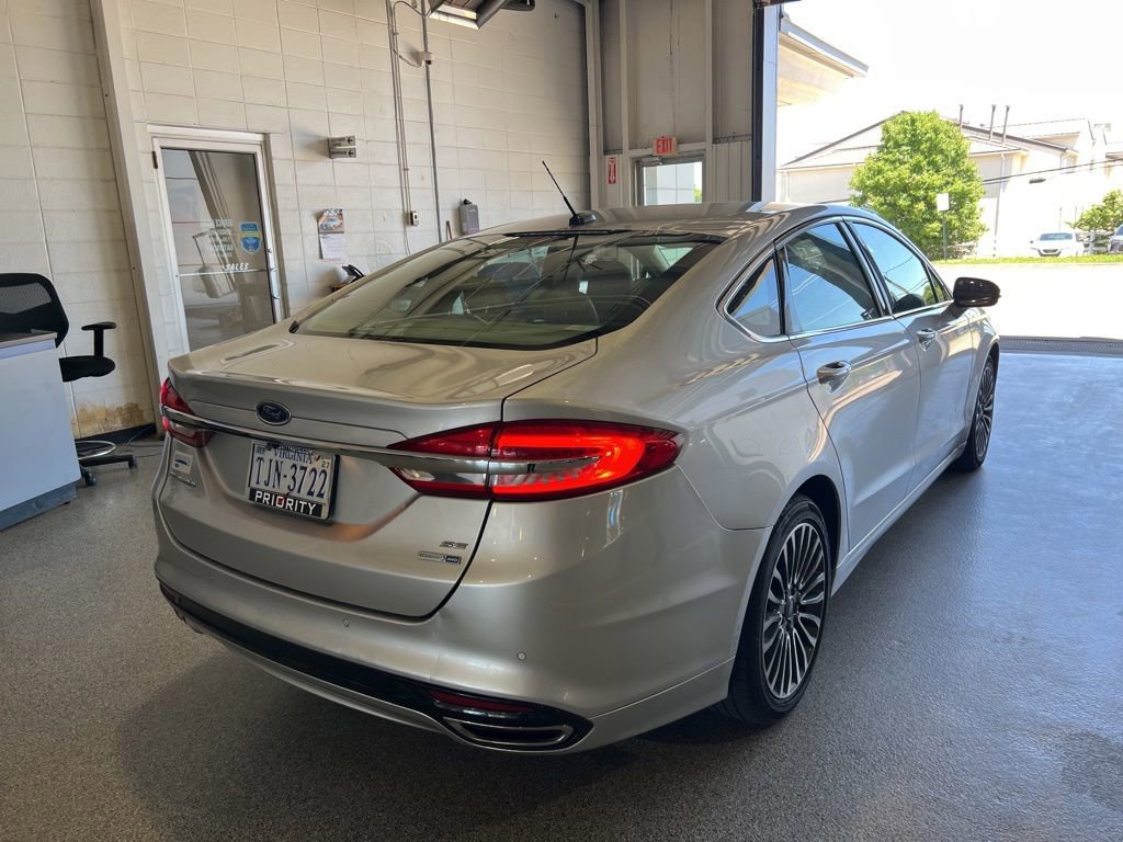 Used 2017 Ford Fusion SE w/ Fusion SE Technology Package AWD/4WD image 3