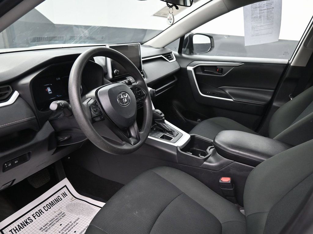 Used 2024 Toyota RAV4 LE image 31