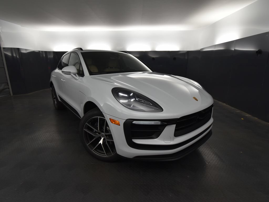 Used 2026 Porsche Macan AWD/4WD image 9